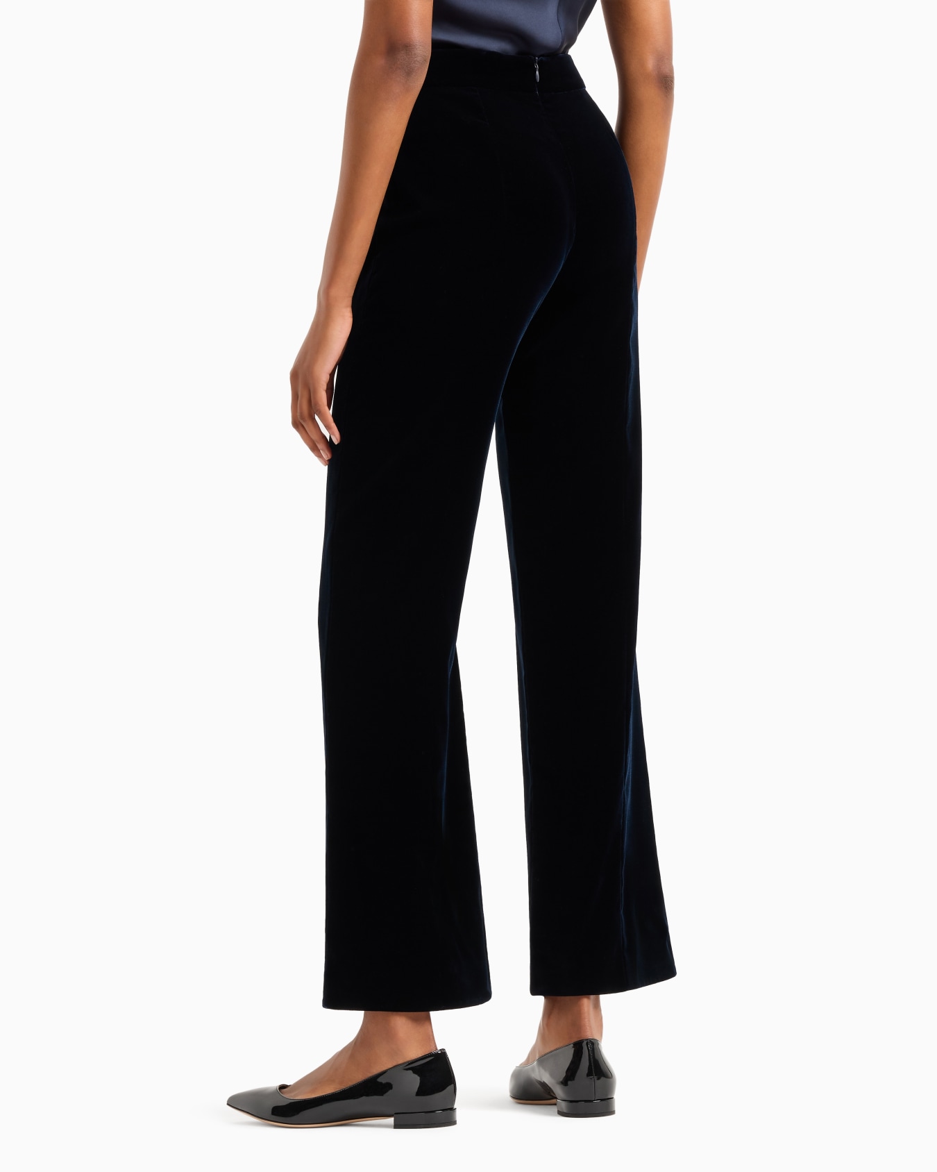 Cropped trousers in velvet Slide 2