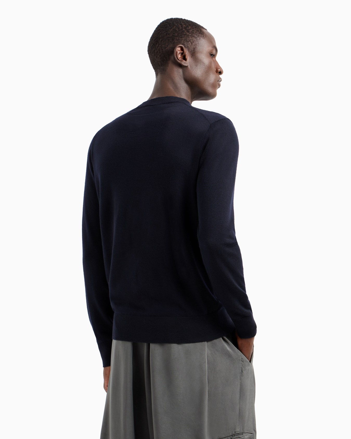 V-neck jumper in virgin wool and cashmere Slide 3