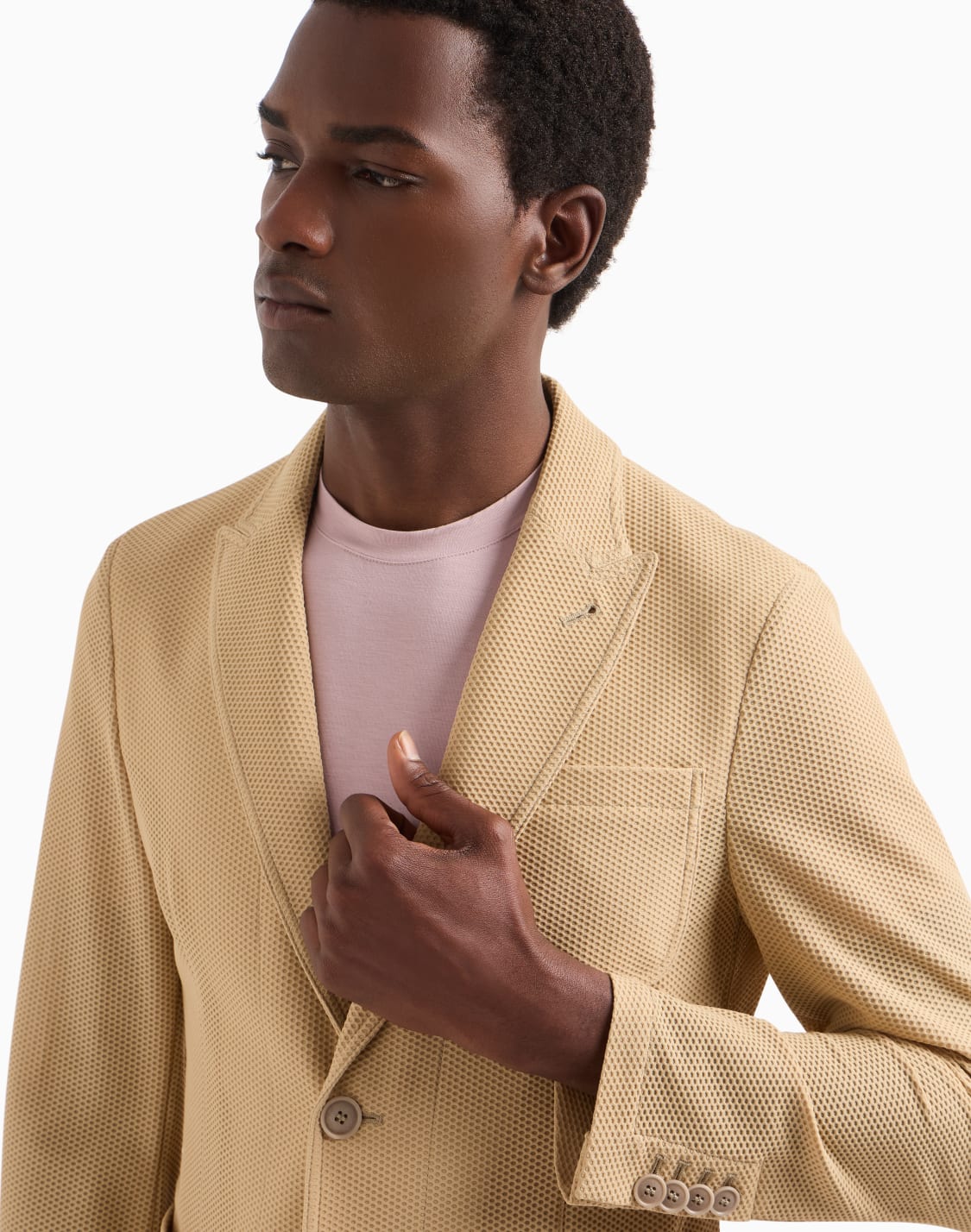 veste-simple-boutonnage-en-tissu-gaufr-technique-beige--giorgio-armani