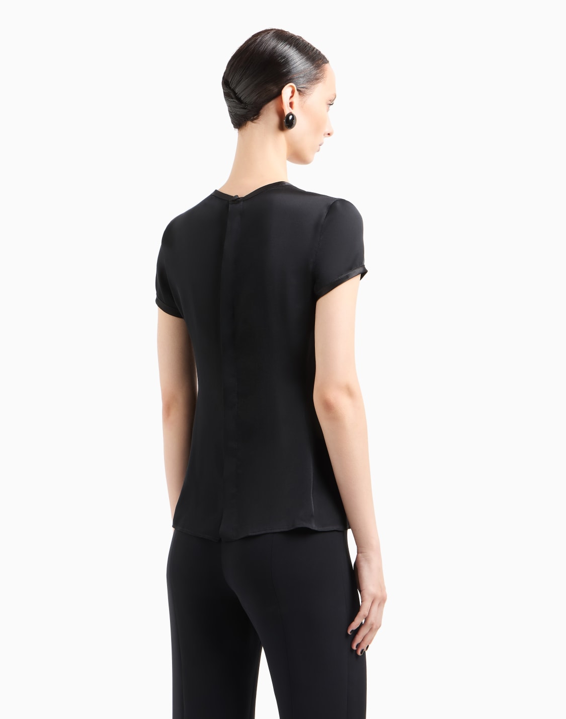 blusa-de-charms-de-seda-con-cuello-de-pico-negro--giorgio-armani