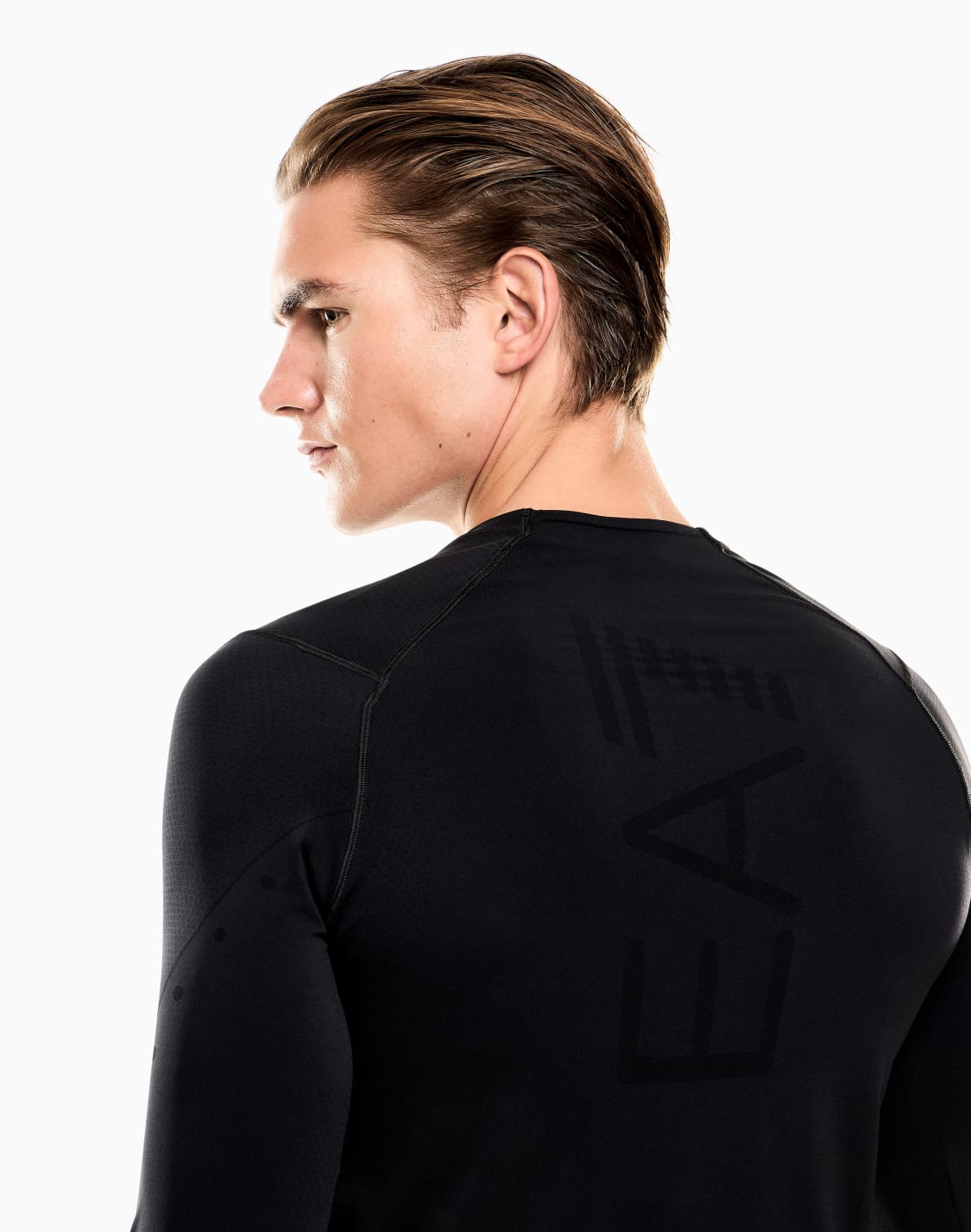 dynamic-athlete-long-sleeved-t-shirt-in-technical-fabric-black--ea7